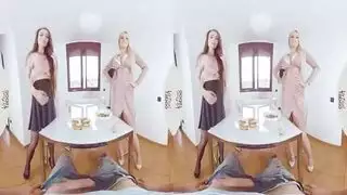 لعبة للكبار غامرة: فتاة مثيرة تستمع بمص قضيب افتراضي