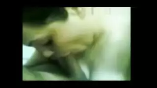 جار يضرب كس المرأة المصرية الشره نيك قوي، مما ينتج عنه شهقات عالية