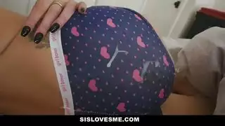 جلسة نيك أخوية: اختراق عميق وأنين عالي