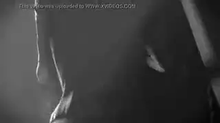 أخذ عذرية بياتا إليزابيث في جلسة جماعية جنسية