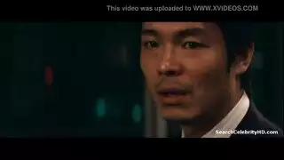 عاهرة مجنونة تغير القضبان كل يوم في مشاهد جنس جماعي قوية