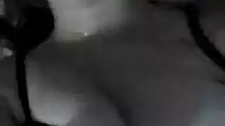 إكس إكس إكس كرتون: حمراء تعطي مصًا بصوت عالي