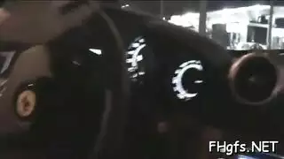 علاج عميق لعاهرة مراهقة: تختنق بقضيب طبيبها