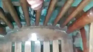 شقراء سمراء تمارس جنساً خارجياً بالقضيب المزدوج