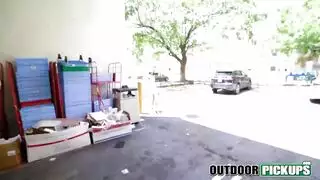 سليم يمارس الجنس بقوة مع حبيبته السابقة على سريرها في وضح النهار