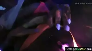 سكس بنت ينيكه حصان