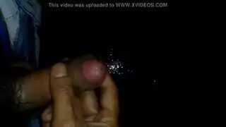 جنس جماعي لحيوانات المزرعة: الحمار يأخذ كل شيء