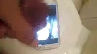 مراهقات صغيرات تغوي راهبة عذراء إلى مشهد جنس صريح جماعي