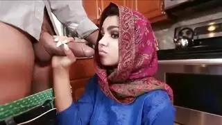 لقاء شهواني: ضعف المرح مع سيدتين ممتلئتين الجسم