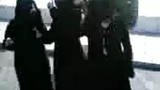 هواة عرب يكشفون فرجاتهم في الشارع