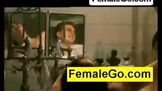 عاهرة مراهقة تستكشف فتحة شرج صديقتها الضيقة بأصابع ماهرة وشهوة