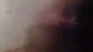 يسيل منها لبن