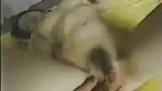 فاجرة آسيوية مفلسة تفتح ساقيها للكاميرا